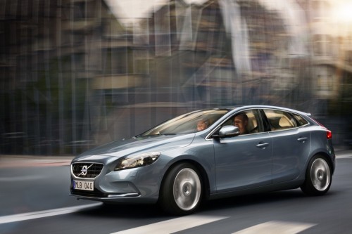volvo-v40-2013-10jpg_small.jpg