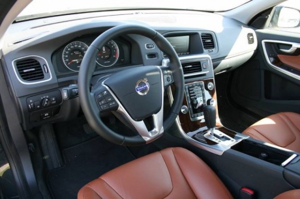 2012-volvo-s60-t5_pb_005-676.jpg.640.jpg