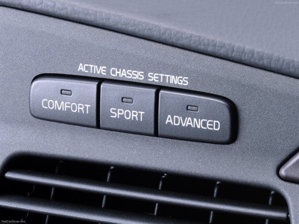 Volvo-S60_R_2003_800x600_wallpaper_23.JPG