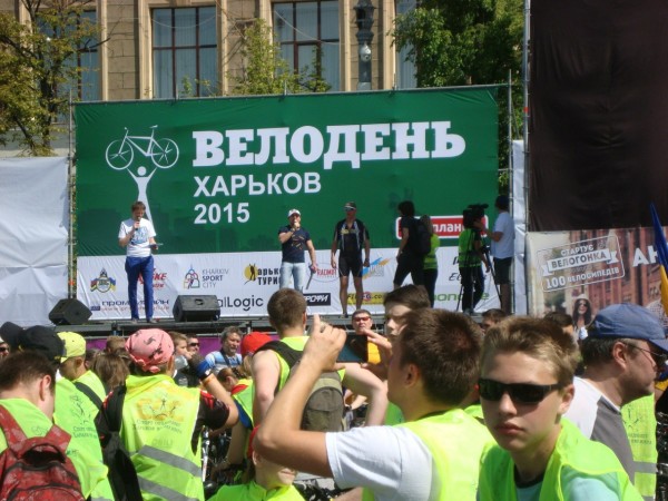 Велодень трибуна.jpg