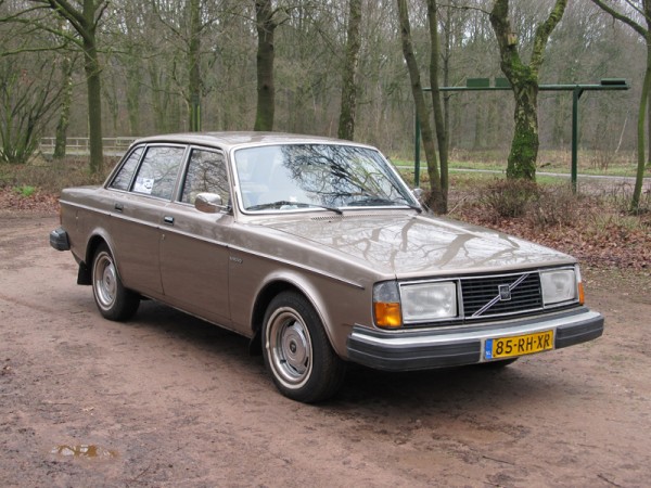 Volvo_244_diesel_D6_GL.jpg