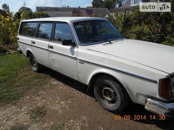 volvo_245__167500148fx.jpg