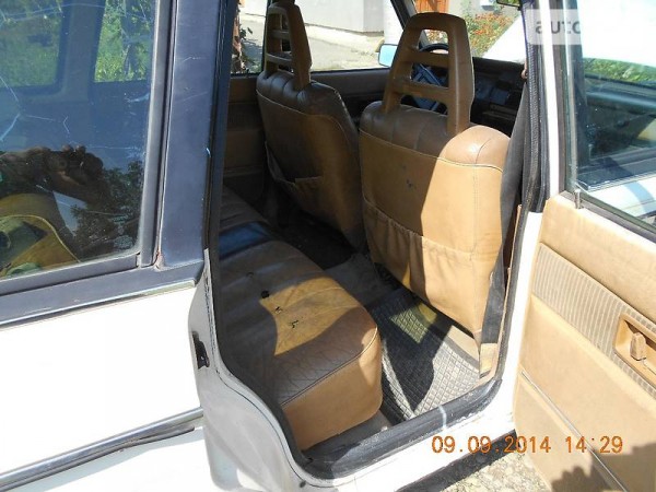 volvo_245__167500234fx.jpg