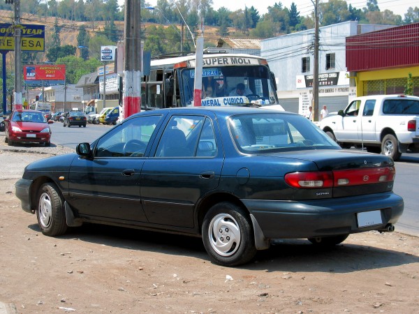 Kia_Sephia_1.6_SLX_1996_(15804686888).jpg
