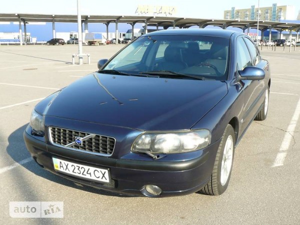 volvo_s60__103051325fx.jpg