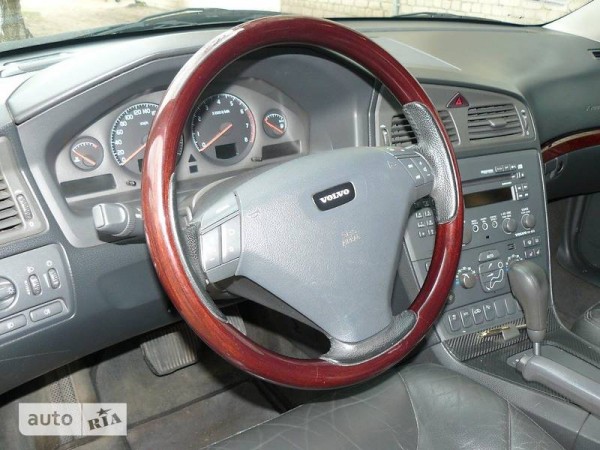 volvo_s60__103877268fx.jpg
