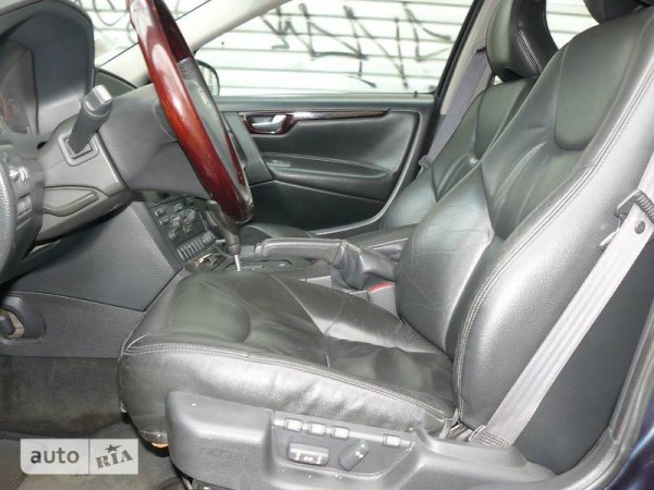 volvo_s60__103877277fx.jpg