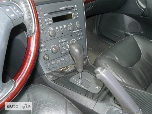 volvo_s60__103877288fx.jpg