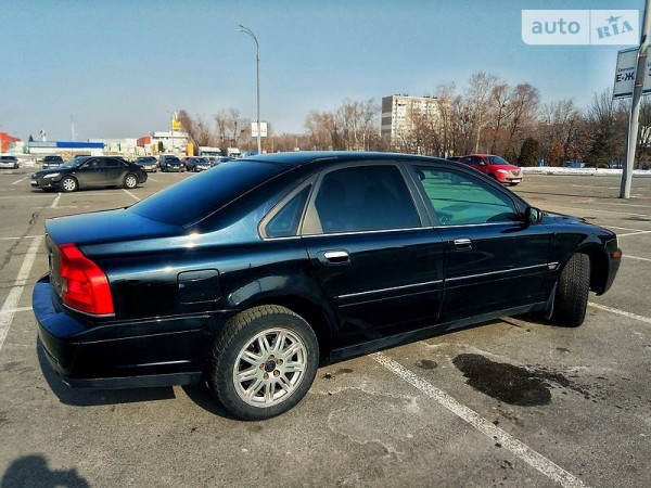 volvo_s80__211963223fx.jpg